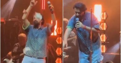 अपने फैन की इस हरकत से Atif Aslam नाराज हो गए और सबके सामने लगा दी क्लास