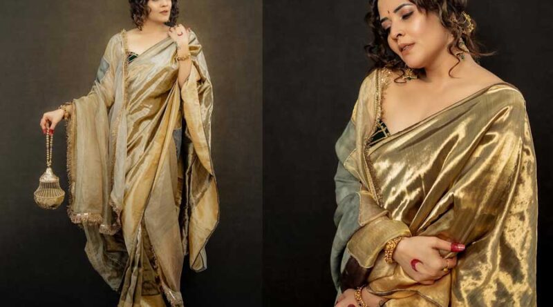 Anasuya Bharadwaj Oozes Glamour In Silk Saree
