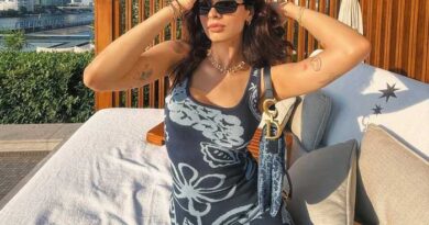 Khushi Kapoor blazes in blue bodycon