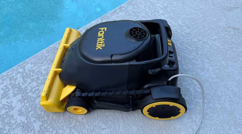 Fanttik Aero X robotic pool cleaner