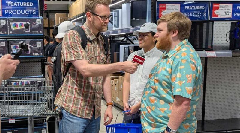 PCWorld's Adam Patrick Murray interviewing a customer at Micro Center in Santa Clara, CA