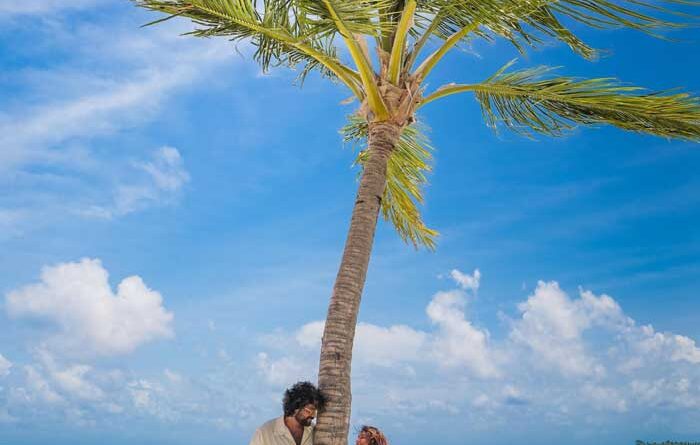 Varun Tej and Lavanya beach side vibes appeals