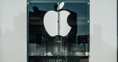 Apple pushes almost 30 security fixes in mobile update