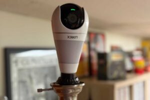 Lorex 2k Wi Fi Lightbulbcam in lamp