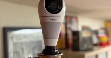 Lorex 2k Wi Fi Lightbulbcam in lamp