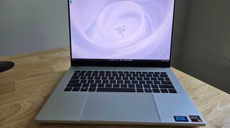 Razer Blade 14 head on photo