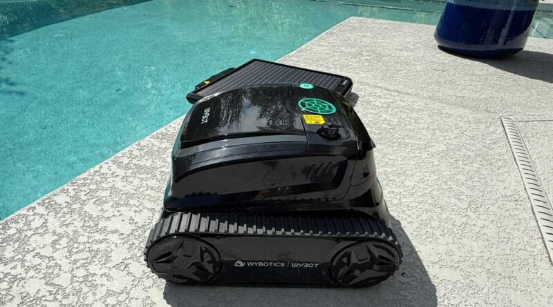 Wybot S2 Solar Vision and dock