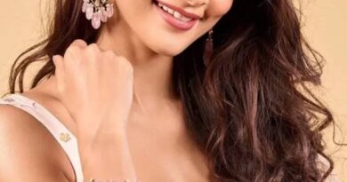 Pooja Hegde to romance Dulquer on Tollywood return