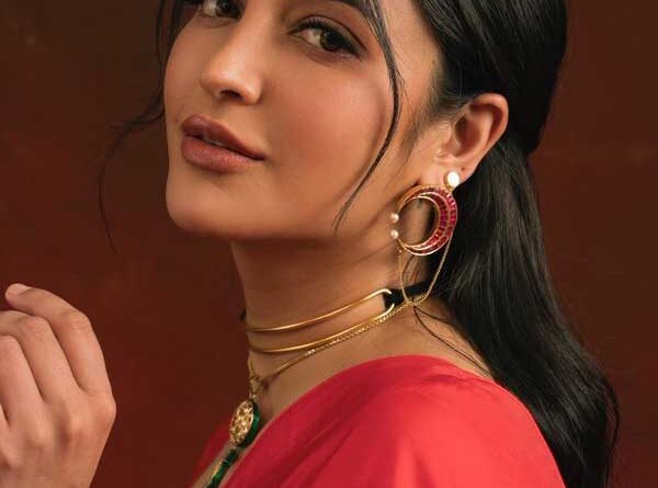 Shruthi Haasan About Nagarjuna Role In Coolie