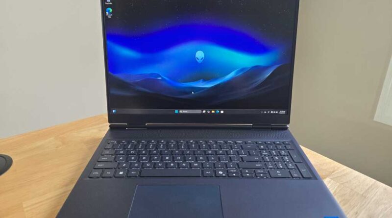 Alienware 16 Aurora head on