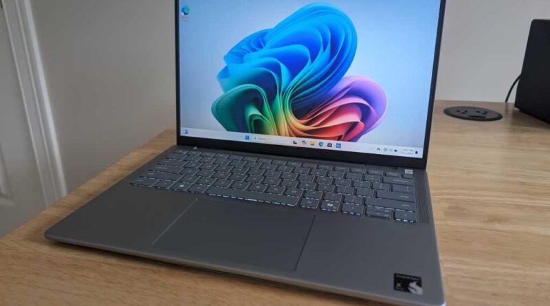 Dell Inspiron 14 Plus open