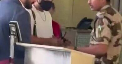Did Allu Arjun refuses to remove mask at Airport