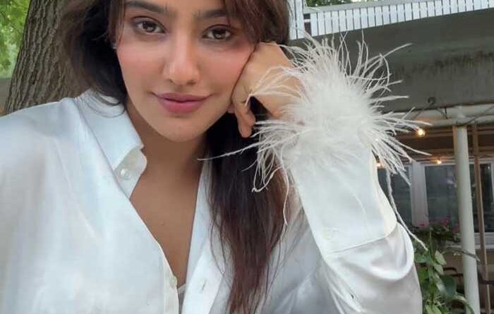 Chirutha Heroine Neha Sharma Turns Director