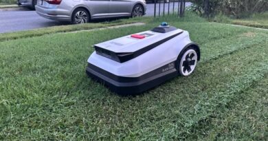 ecovacsGOAT300 side right