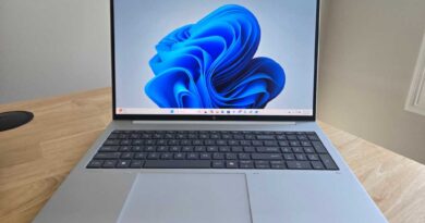 HP EliteBook 9 G1a head on