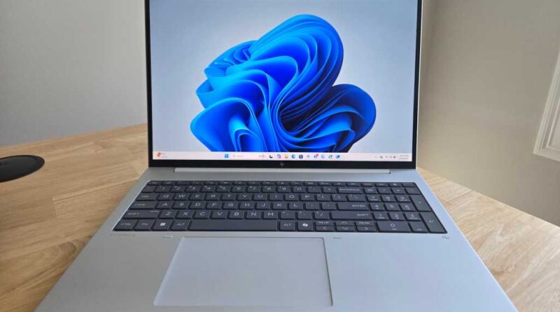 HP EliteBook 9 G1a head on