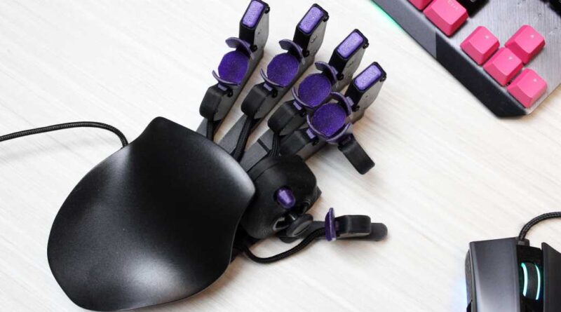 Azeron Cyborg Compact gaming keypad with keyboard and mouse