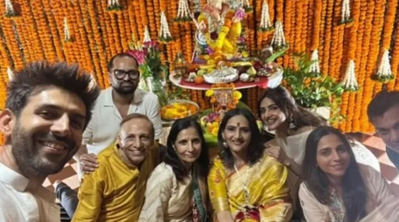 Rumours trigger as Kartik Aaryan-Sreeleela were snapped at Ganesh Visarjan