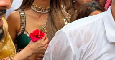 Shilpa Shetty rejects female cop request at Lalbaugcha Raja pandal