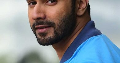Varun Dhawan trolled for interrupting Jhanvi