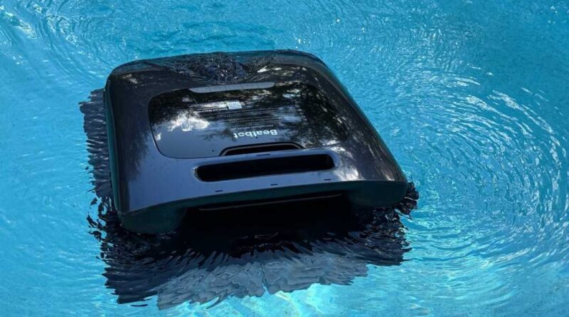 Beatbot AquaSense 2 Ultra in the pool