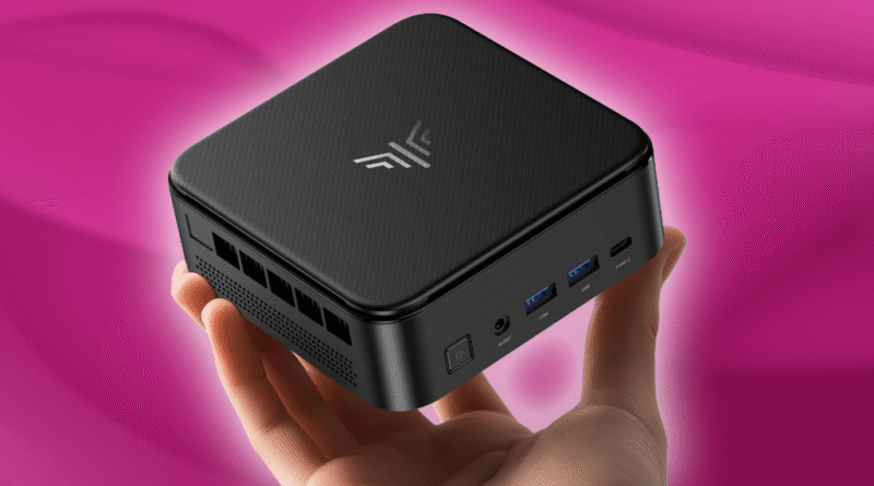 Kamrui Mini PC in hand