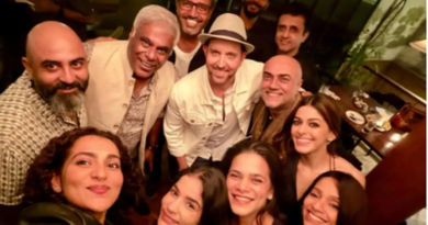 Hrithik Roshan enjoys a fun evening with the talented cast of `Storm`