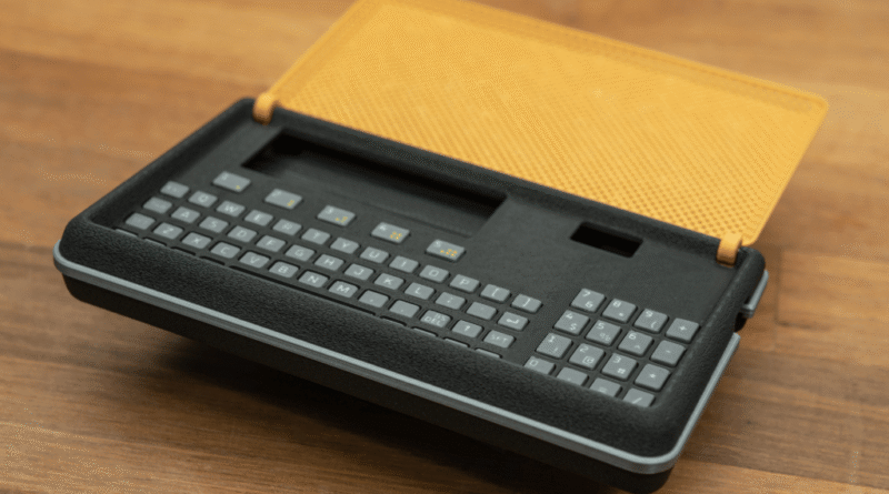 Star Trek communicator con badge cover by Thomas Flummer