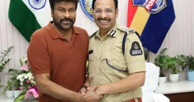 Chiranjeevi meets Hyderabad Commissioner Sajjanar