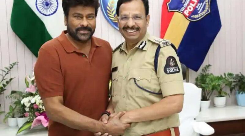 Chiranjeevi meets Hyderabad Commissioner Sajjanar