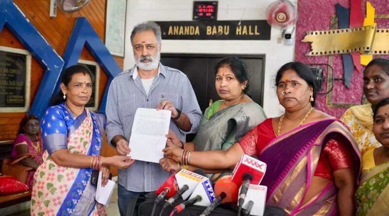 Women groups protest against Prabhutva Sarai Dukanam