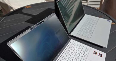 Matte and glossy laptop screens with glare in the sun