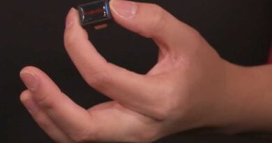 SanDisk tiny USB flash drive 1