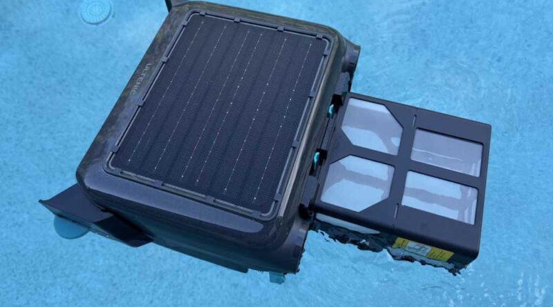 Ultenic S1 Pool Skimmer in the pool