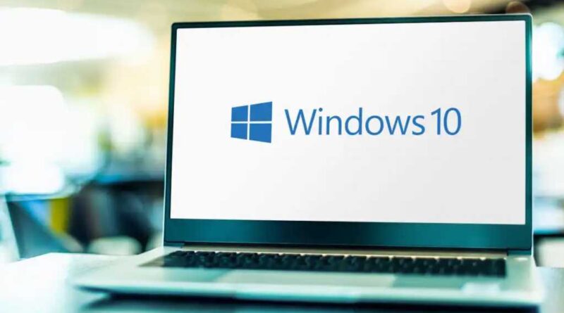 Laptop mit Windows 10 Logo