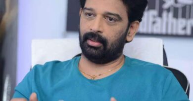 JD.Chakravarthy braces to score a six