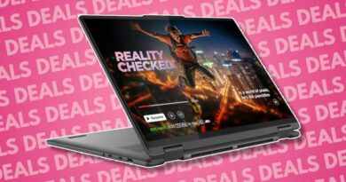 Lenovo Yoga 7i 2-in-1 laptop deal