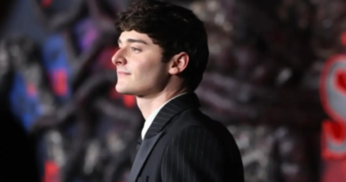 Noah Schnapp says child actors need therapy as they live an `abnormal life`