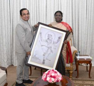 Brahmanandam Presented His Pencil Art To President Draupadi Murmu