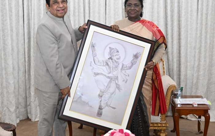Brahmanandam Presented His Pencil Art To President Draupadi Murmu