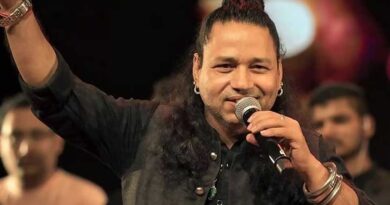 Kailash Kher is angry with the crowd