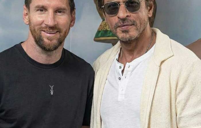 Shahrukh Khan With Messi At Kolkata