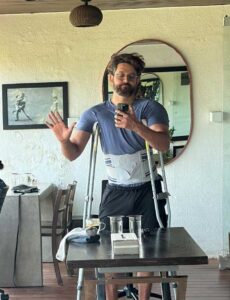 Hrithik on crutches what happened