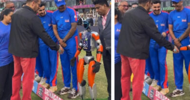 ISPL robot refuses handshake with Salman Khan