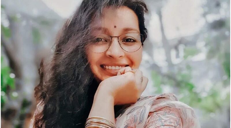 Stray Dogs - Renu Desai controversial comments daring SC