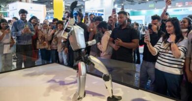 At AI summit, India tries to find a way between the U.S. and China