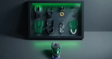 Razer Boomslang anniversary edition with display case.