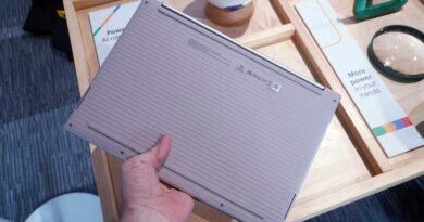 Lenovo Chromebook Plus 14 2025 bottom