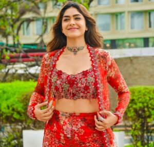Mrunal on her insecurities and perception of beauty