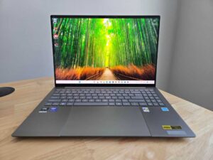 Acer Swift 16 AI head on